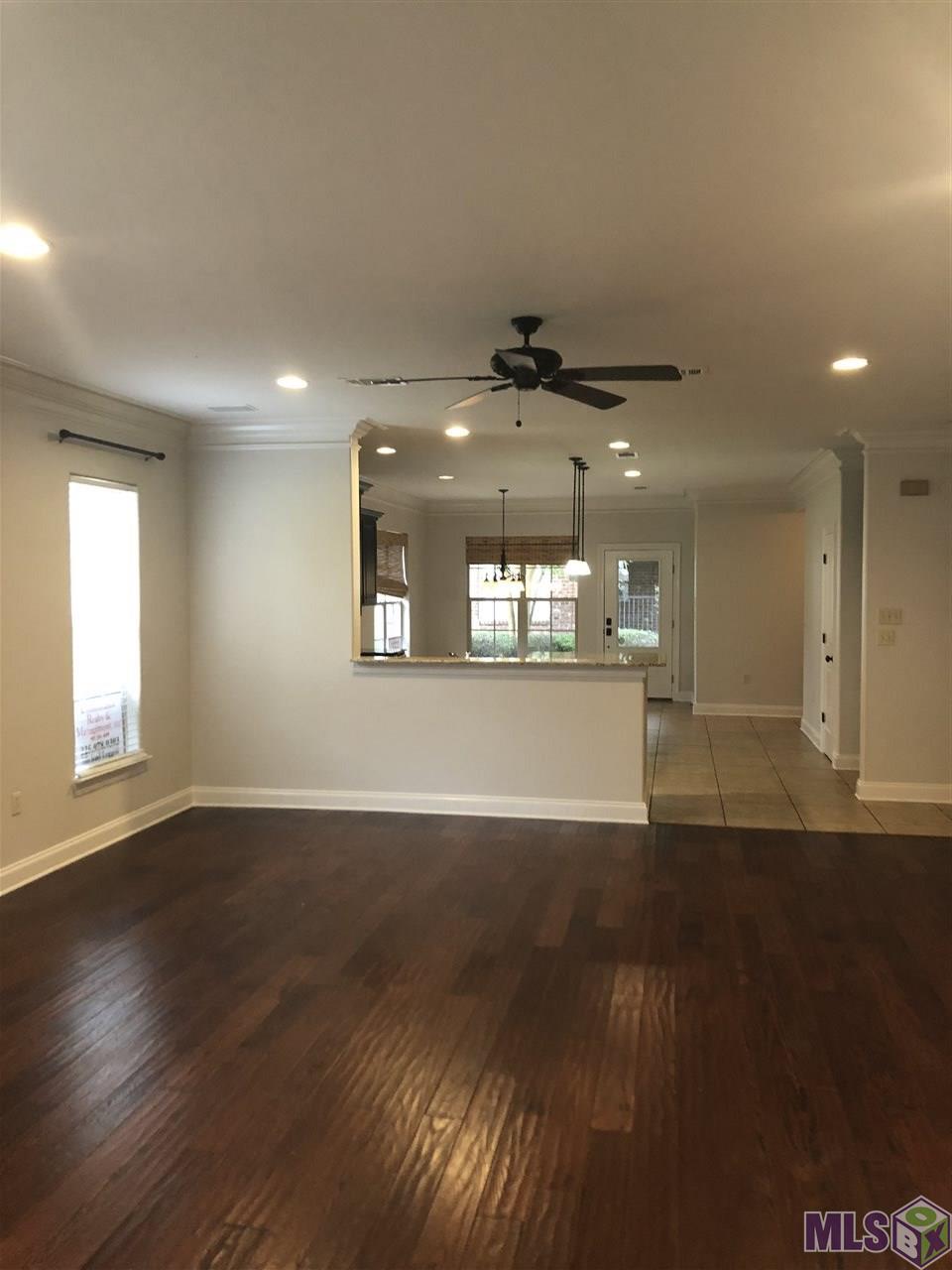 18639 Perkins Road, Unit 35 Prairieville, LA 70769 - Photo 5 of 13 LIVING ROOM