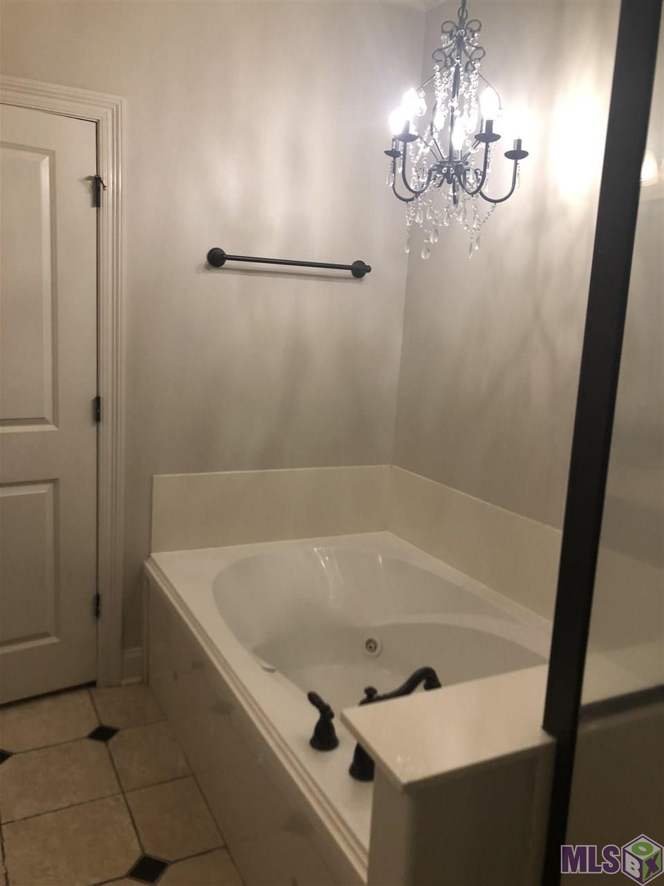 18639 Perkins Road, Unit 35 Prairieville, LA 70769 - Photo 8 of 13 MASTER BATH