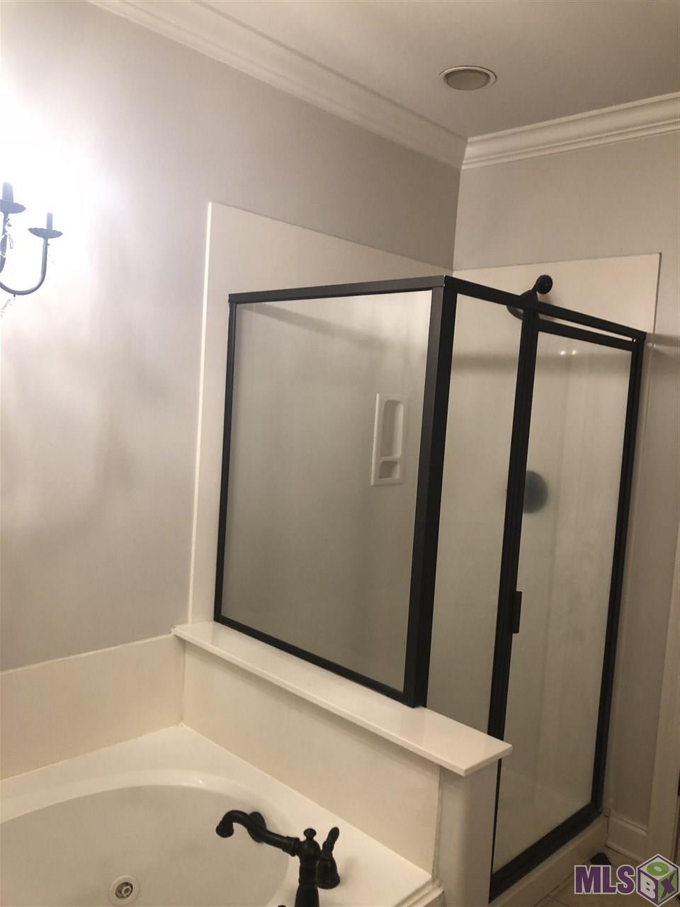 18639 Perkins Road, Unit 35 Prairieville, LA 70769 - Photo 9 of 13 MASTER BATH