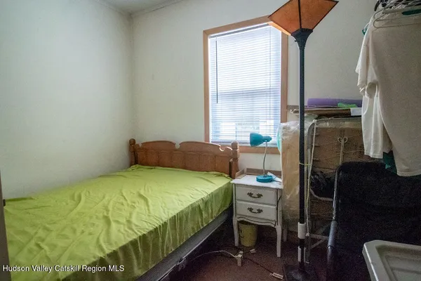 a view of a yard in the back