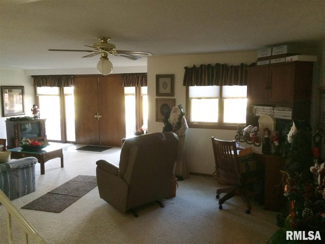 1006 Kingsbury Road Washington, IL 61571 - Photo 5 of 24 Gallery Image 5