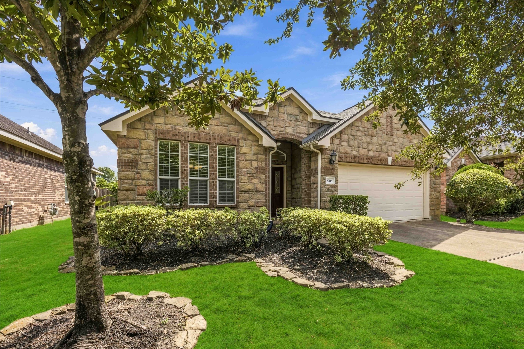 5315 Lilac Grove Lane Rosharon, TX 77583 - Photo 2 of 29 Gallery Image 2