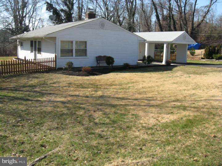 25 Vineyard Road Levittown, PA 19057 - Photo 2 of 17 Exterior Front
