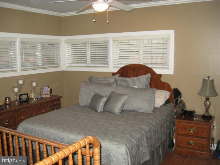 25 Vineyard Road Levittown, PA 19057 - Photo 12 of 17 Bedroom - Main