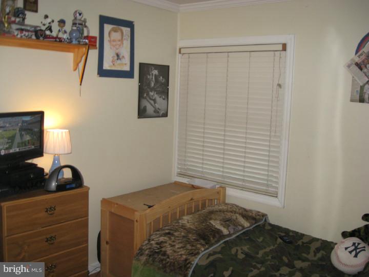 25 Vineyard Road Levittown, PA 19057 - Photo 14 of 17 Bedroom 3
