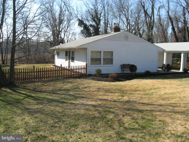 25 Vineyard Road Levittown, PA 19057 - Photo 15 of 17 Exterior Side