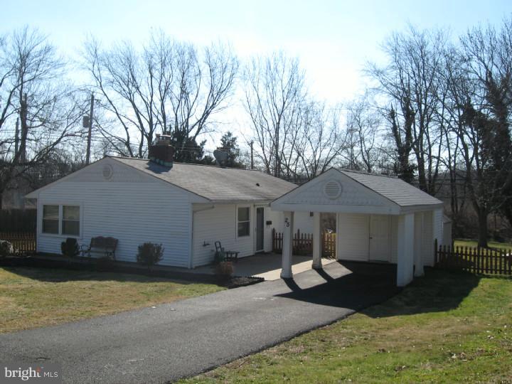 25 Vineyard Road Levittown, PA 19057 - Photo 3 of 17 Exterior Side