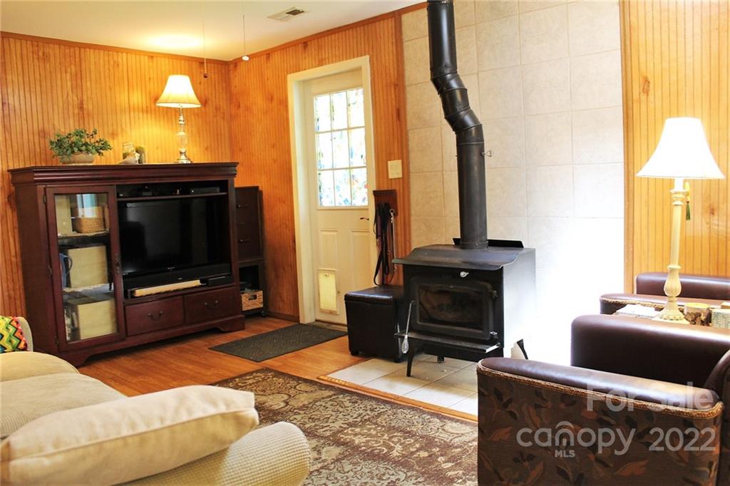 944 Pine Mountain Road Hudson, NC 28638 - Photo 6 of 38 Gallery Image 6