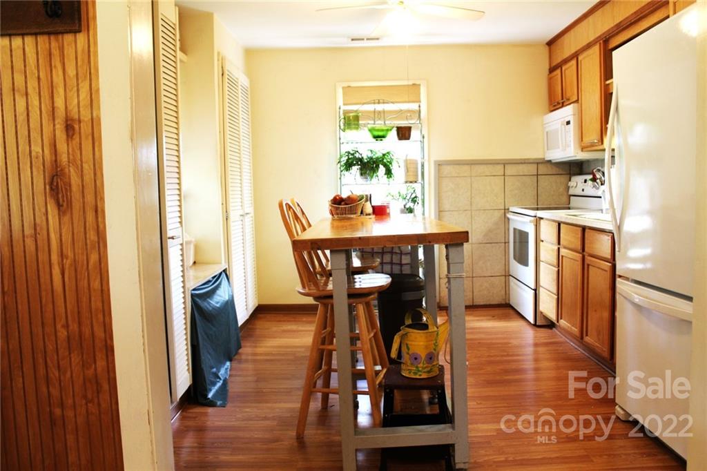 944 Pine Mountain Road Hudson, NC 28638 - Photo 10 of 38 Gallery Image 10