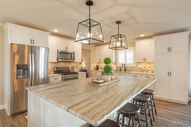 $476,000 | 1906 Arrowhead Lane, Godfrey, IL 62035