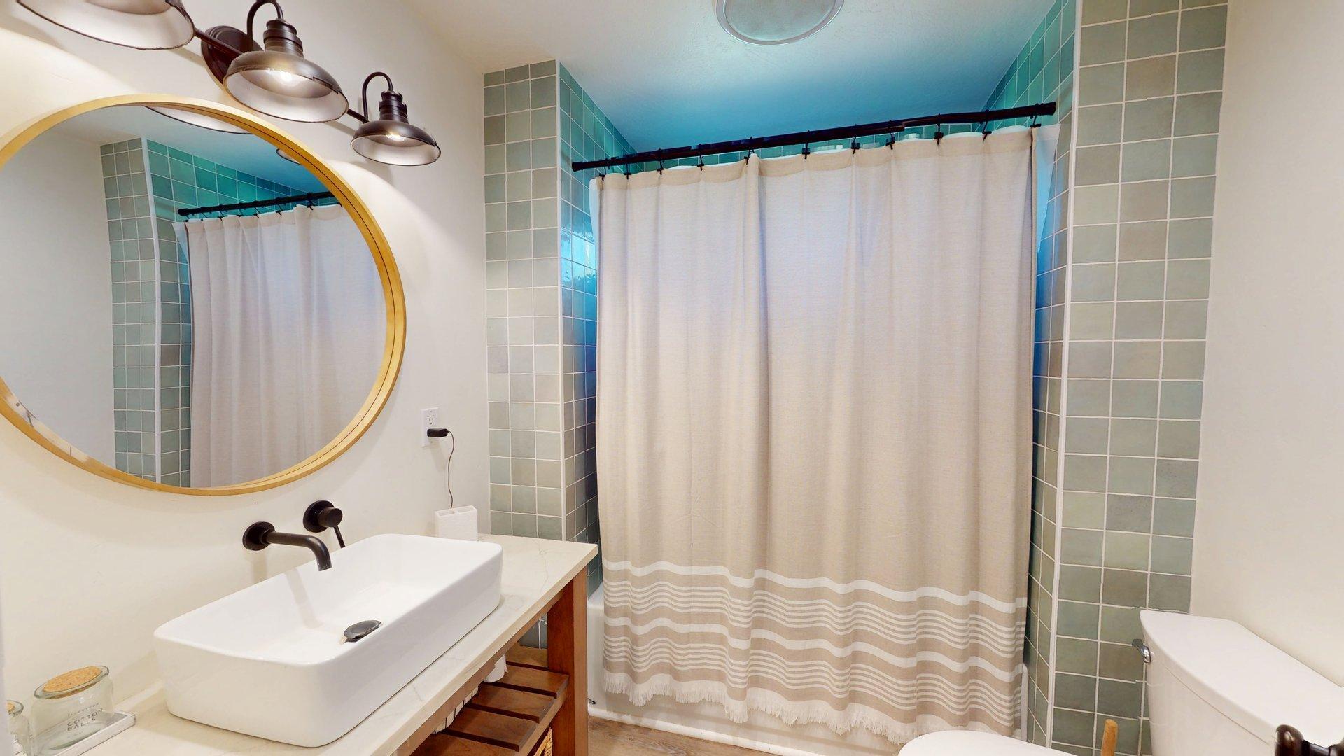 3361 Leonard Road Grants Pass, OR 97527 - Photo 25 of 64 Bathroom 1