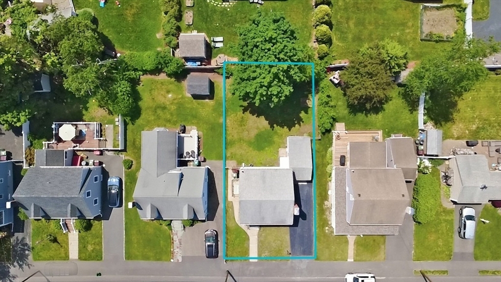 31 Beech Street Dedham, MA 02026 - Photo 2 of 40