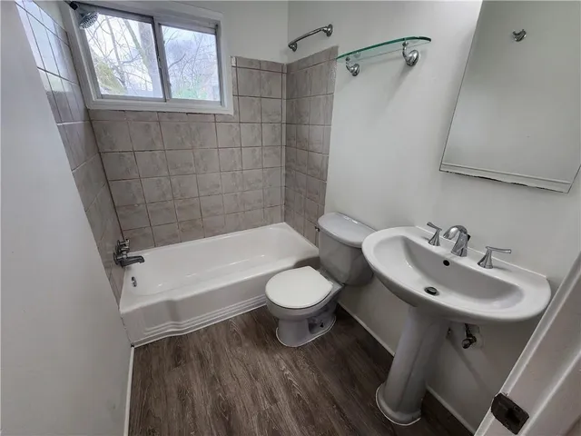 $1,595 | 120 Biscayne Drive Northwest, Unit C5, Atlanta, GA 30309