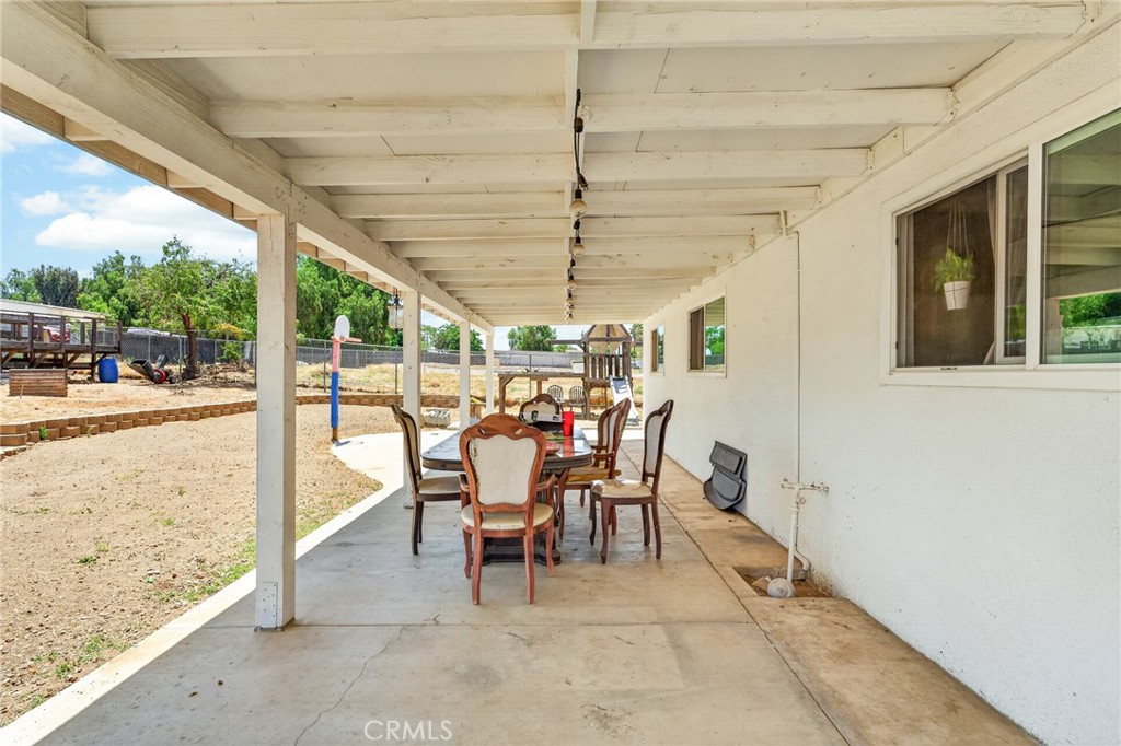 21470 Old Elsinore Road Perris, CA 92570 - Photo 8 of 124 Back patio