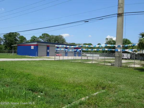 a view of a grassy field