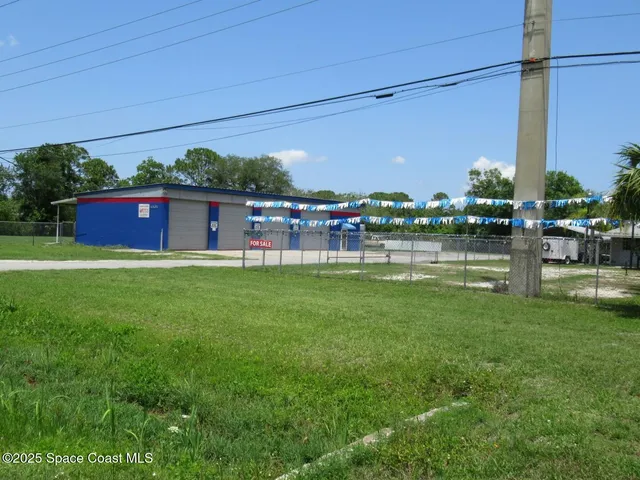 a view of a grassy field