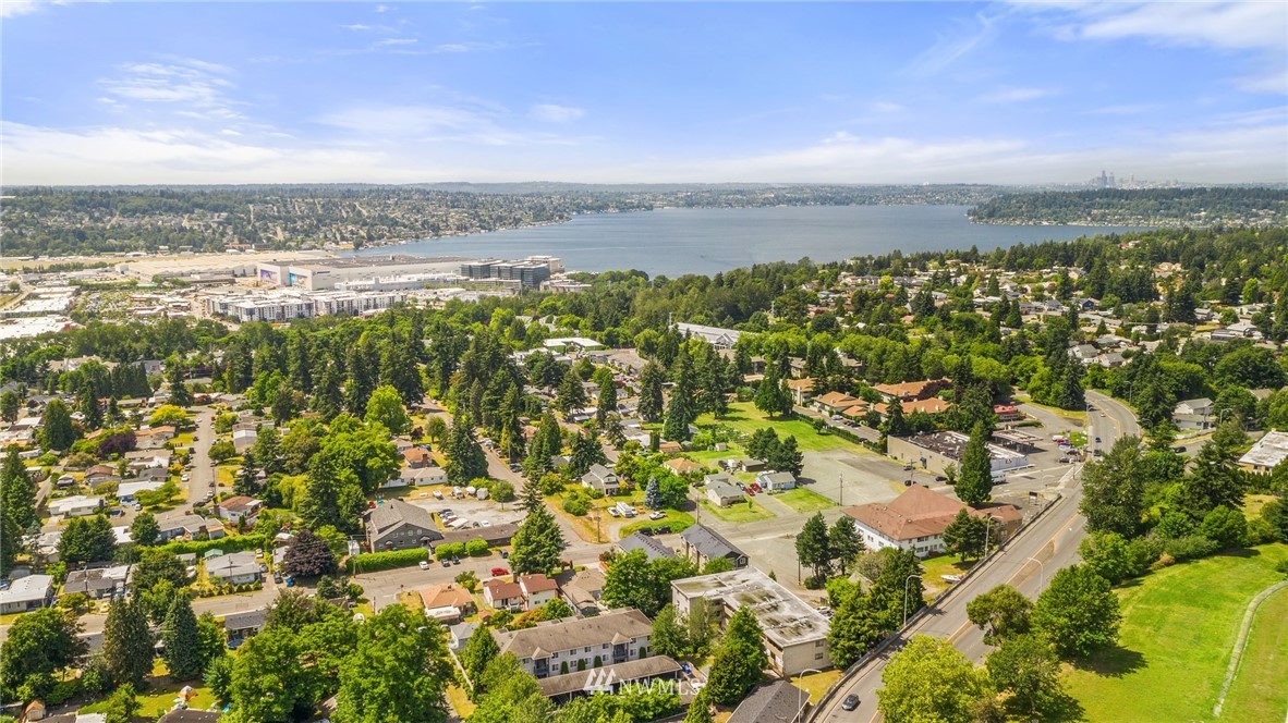 980 Edmonds Avenue Northeast Renton, WA 98056 - Photo 27 of 28 a view of city and ocean