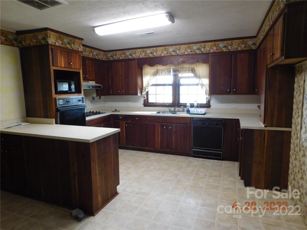 3118 Austin Chaney Road Monroe, NC 28110 - Photo 10 of 15 a kitchen with stainless steel appliances granite countertop a stove a sink dishwasher a refrigerator and a oven