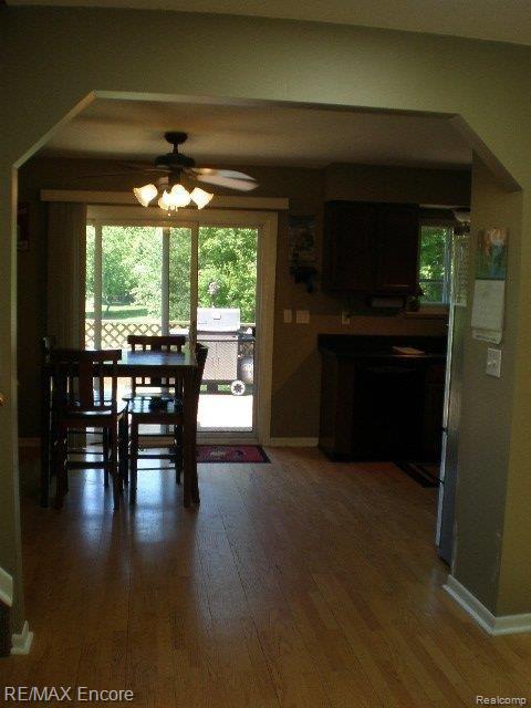 2965 Porter Road White Lake, MI 48383 - Photo 5 of 22 OPEN KITCHEN TO LIV RM.JPG