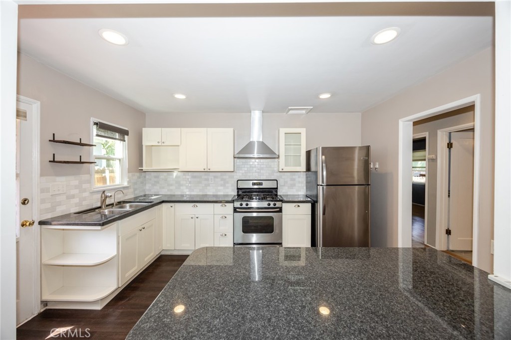 306 South Center Street Redlands, CA 92373 - Photo 11 of 23