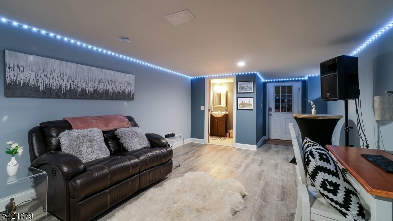 13 Laurel Place Chester, NJ 07930 - Photo 33 of 45