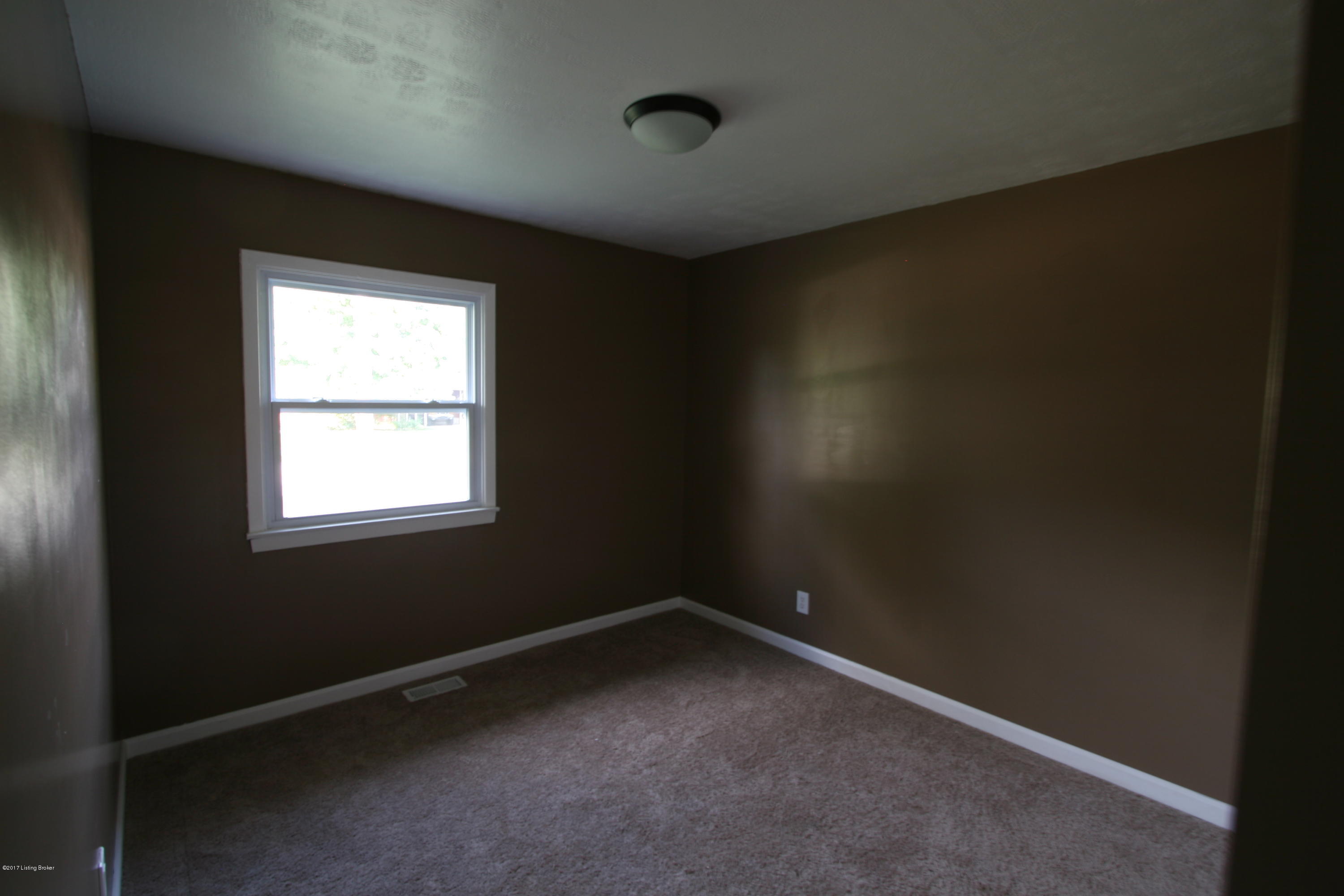 638 Edith Road Louisville, KY 40206 - Photo 10 of 16 IMG_8845