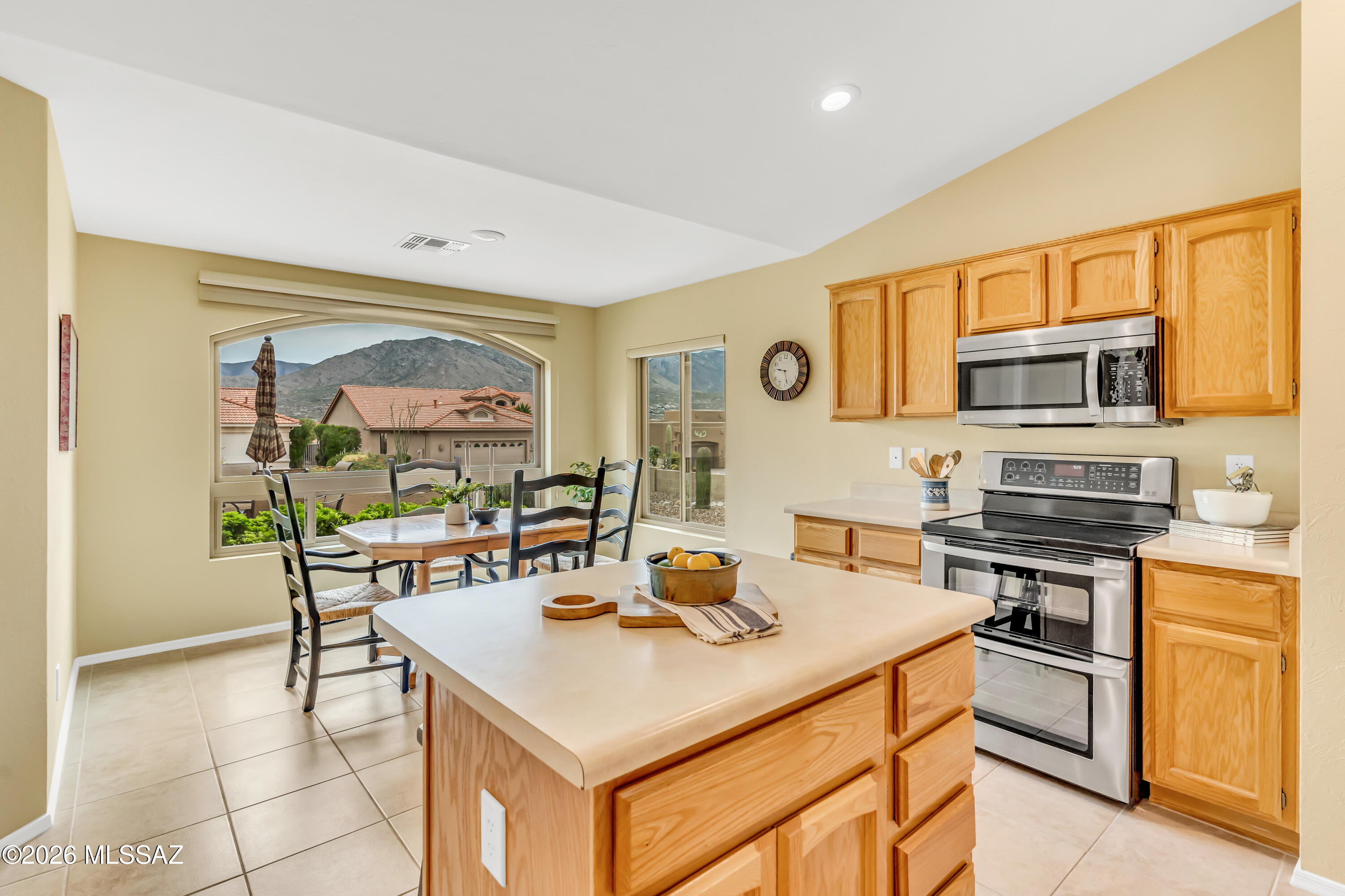 35854 Mesa Ridge Drive Tucson, AZ 85739 - Photo 4 of 37
