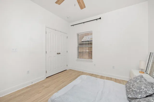 a view of livingroom with furniture