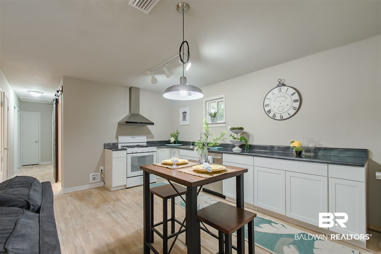 18653 Twin Beech Road South Fairhope, AL 36532 - Photo 7 of 21 Kitchen