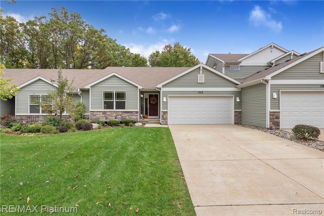 Sought After RANCH Condo in The Meadows of Howell