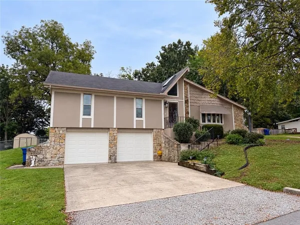 $650,000 | 212 L Street, Lake Lotawana, MO 64086