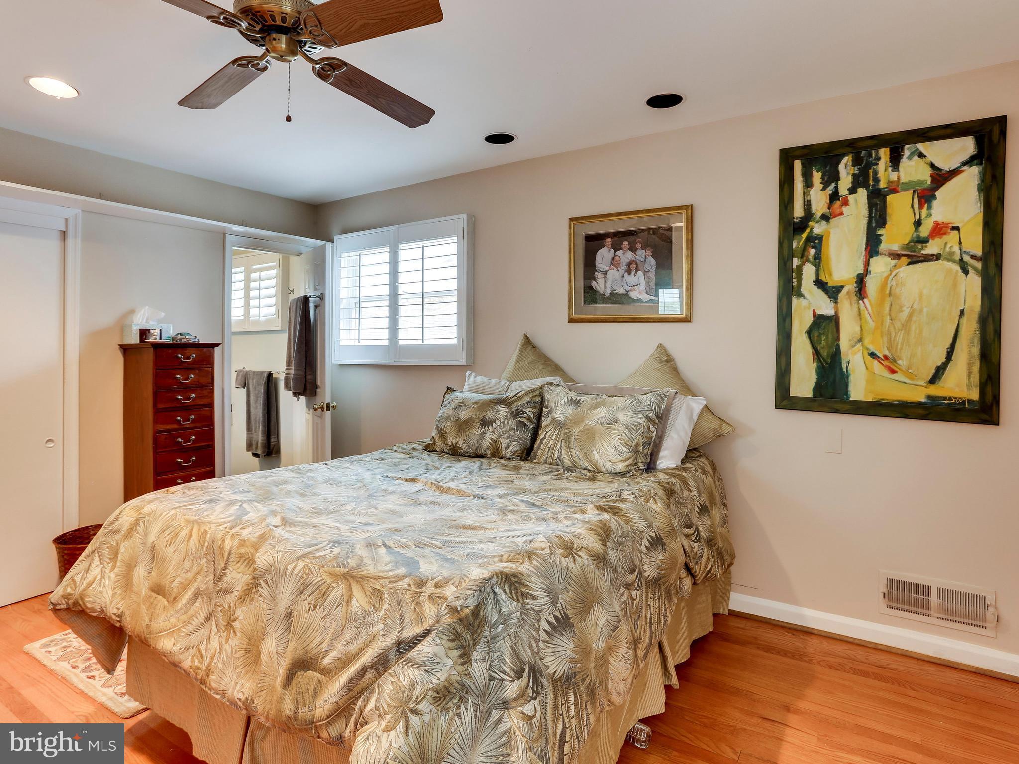 7905 Beech Tree Road Bethesda, MD 20817 - Photo 15 of 25 Bath (Master)