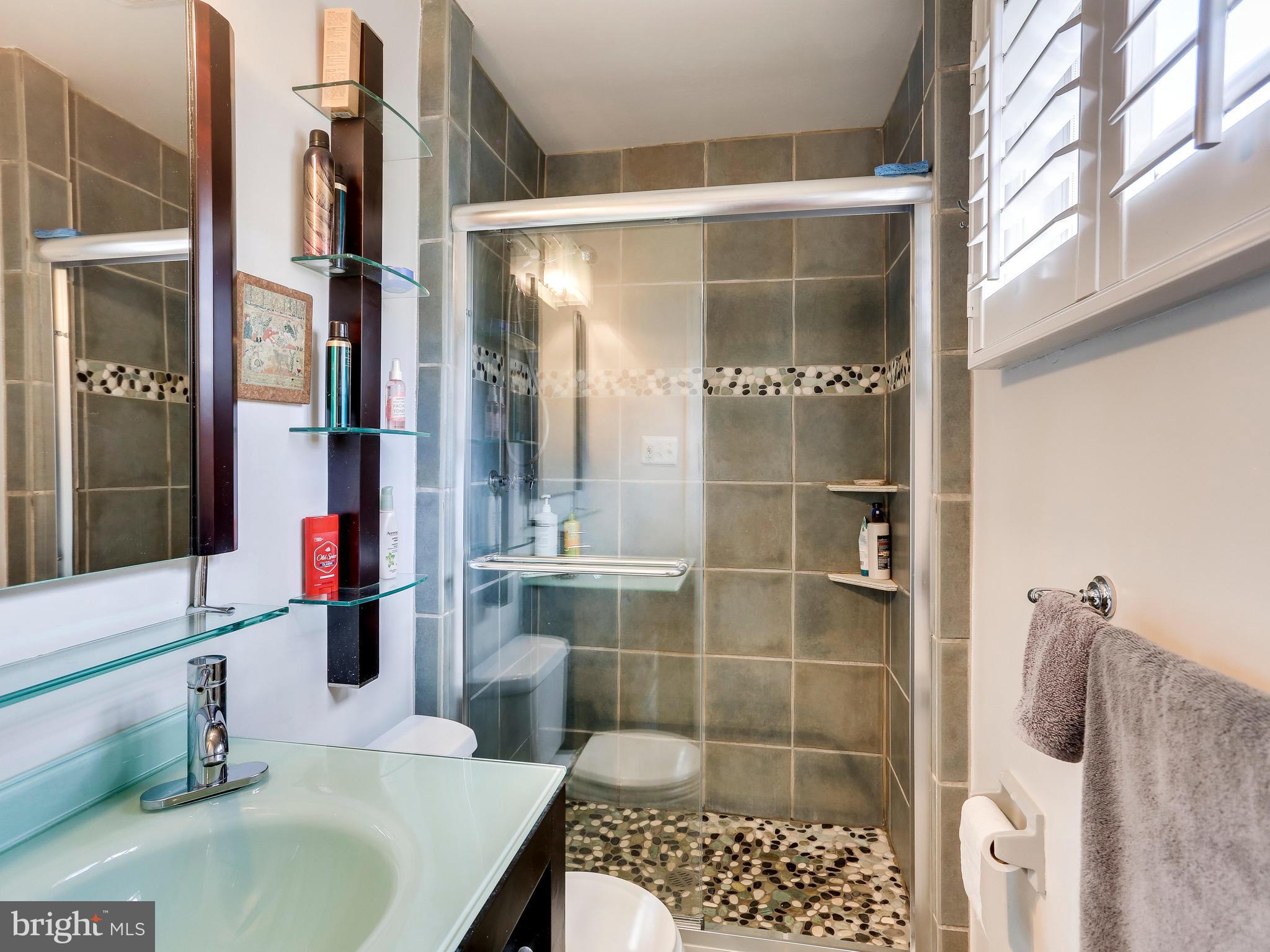 7905 Beech Tree Road Bethesda, MD 20817 - Photo 17 of 25 Bath (Master)