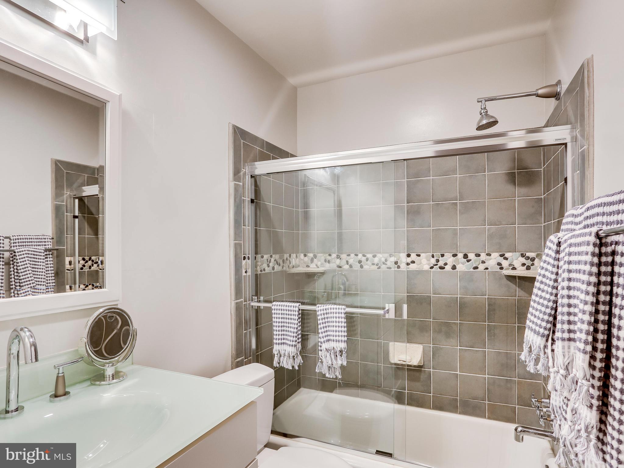 7905 Beech Tree Road Bethesda, MD 20817 - Photo 18 of 25 Bath