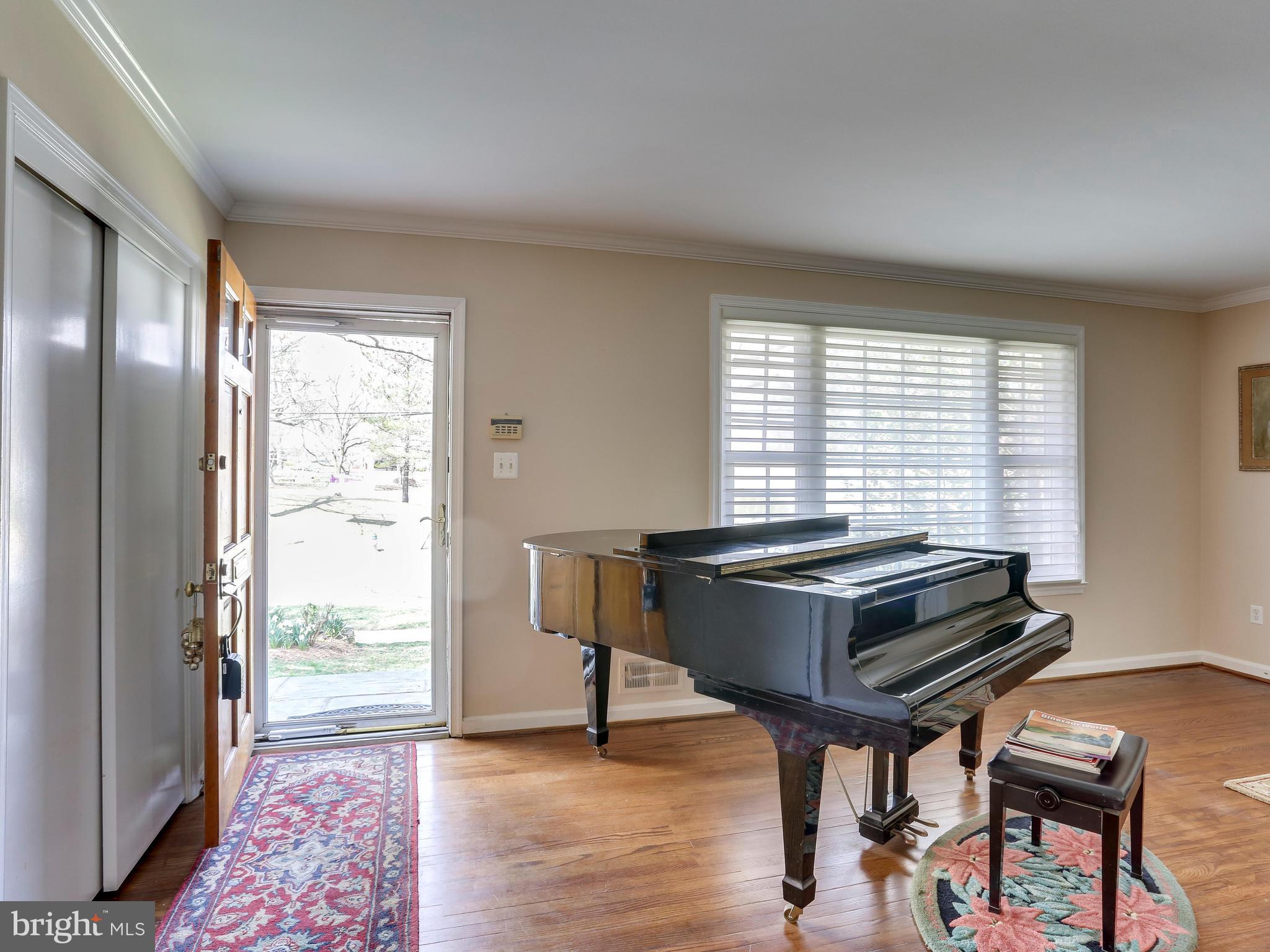 7905 Beech Tree Road Bethesda, MD 20817 - Photo 7 of 25 Interior (General)