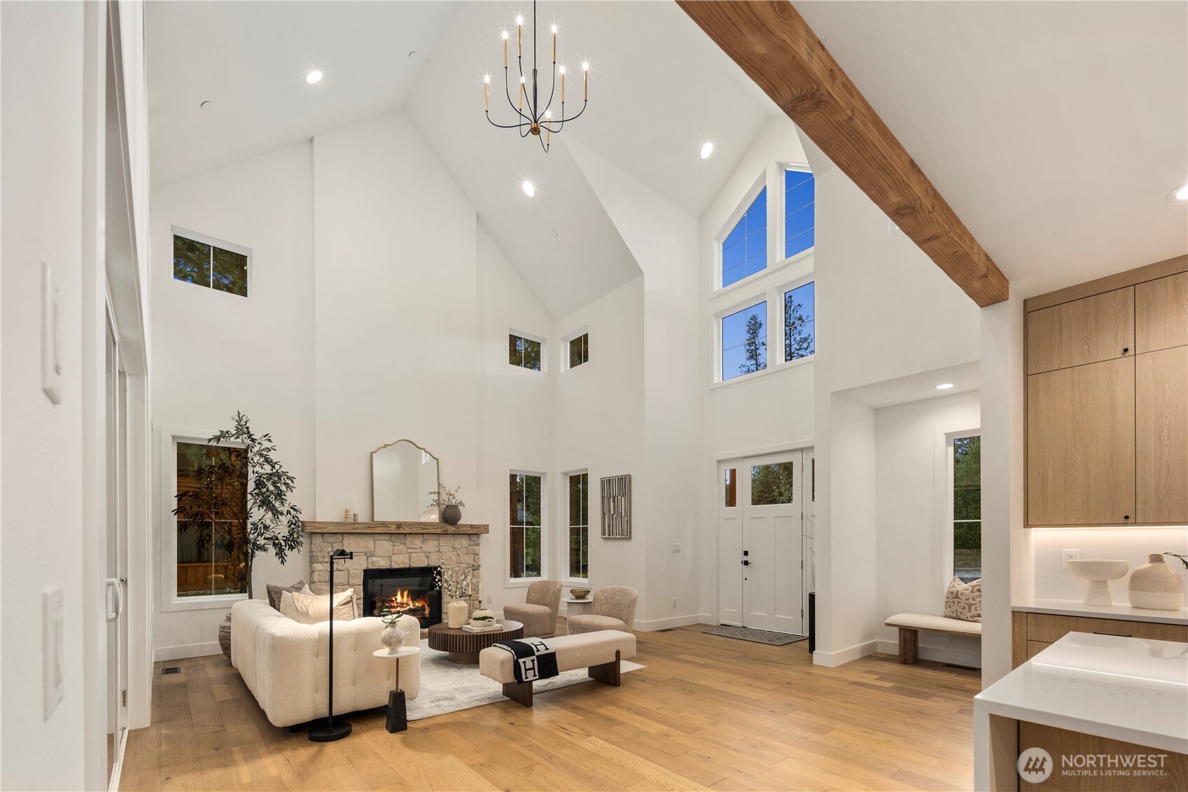 961 Larkspur Loop Cle Elum, WA 98922 - Photo 14 of 40 a living room with furniture
