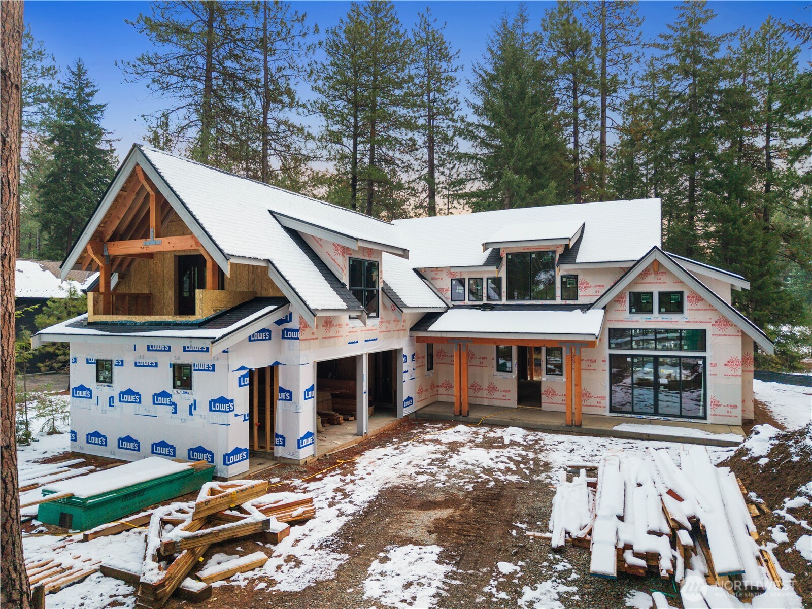 961 Larkspur Loop Cle Elum, WA 98922 - Photo 2 of 40 a front view of a house with a yard