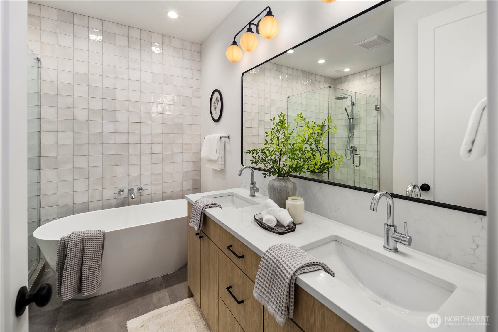 961 Larkspur Loop Cle Elum, WA 98922 - Photo 33 of 40 a bathroom with a granite countertop sink and a bathtub