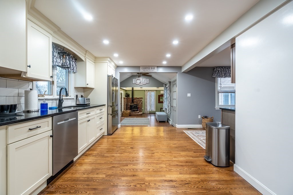 24 Grandview Road Danvers, MA 01923 - Photo 11 of 35