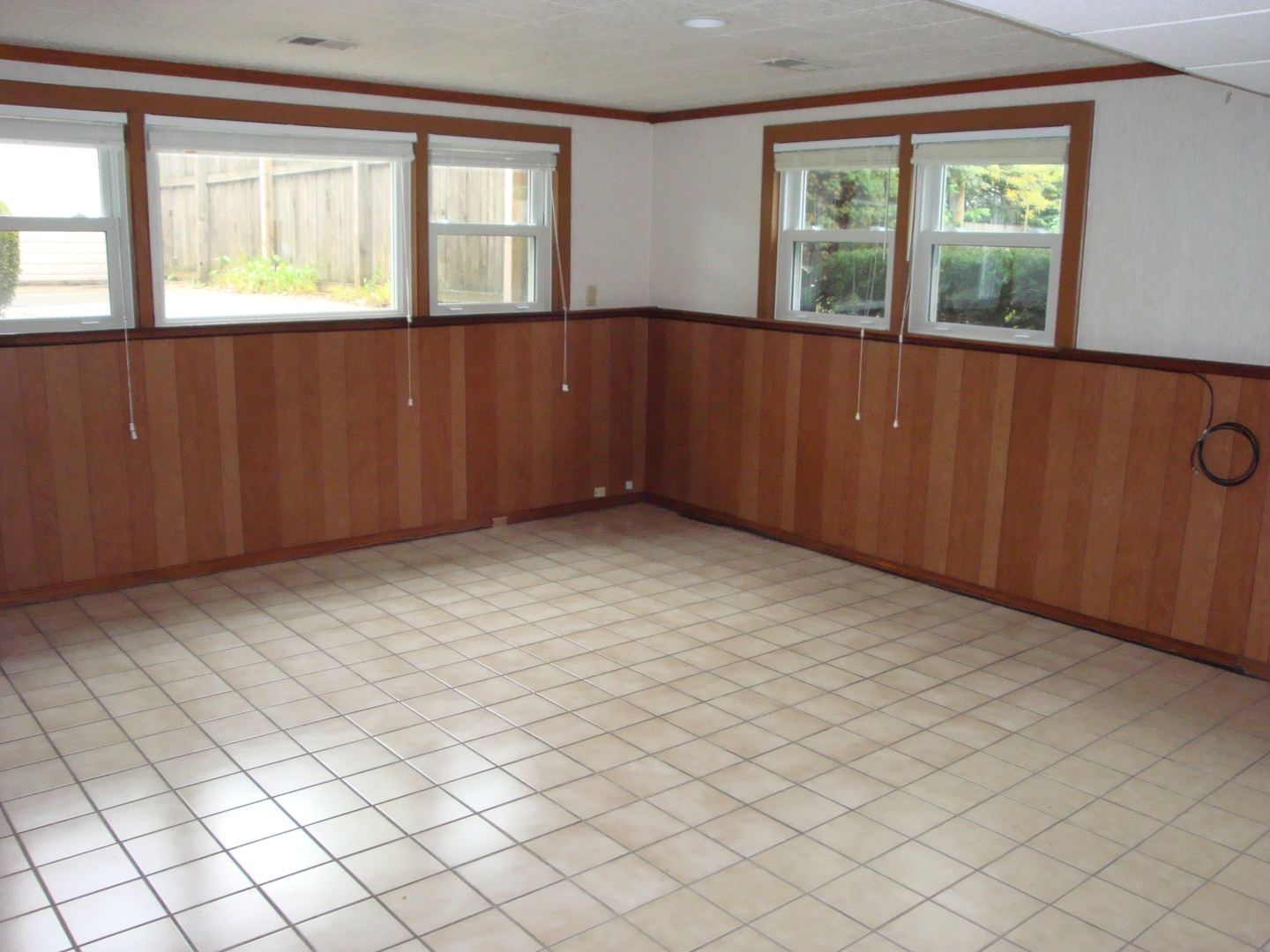 601 Forest Road La Grange Park, IL 60526 - Photo 12 of 22 an empty room with windows