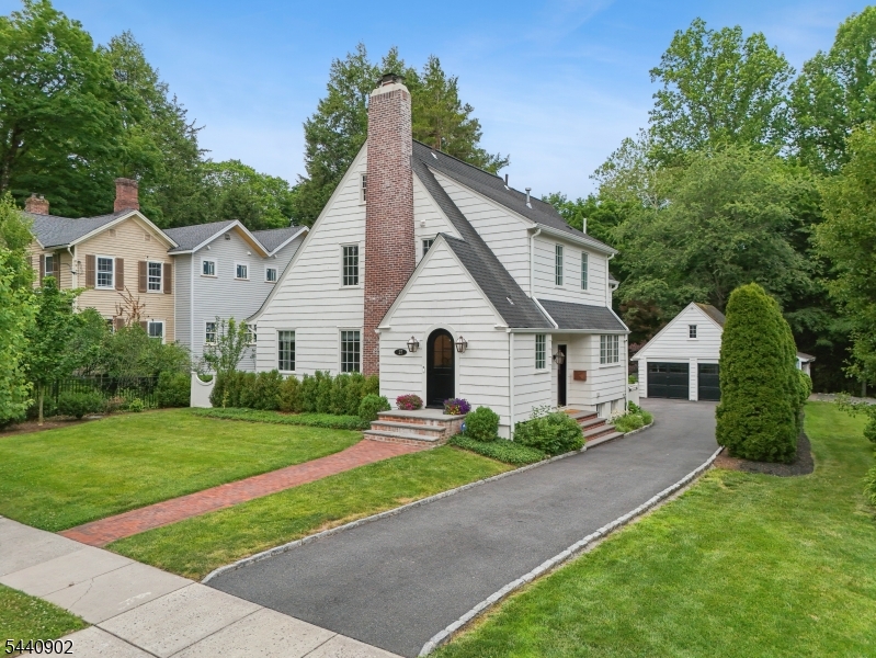 27 Pine Grove Avenue Summit, NJ 07901 - Photo 1 of 37