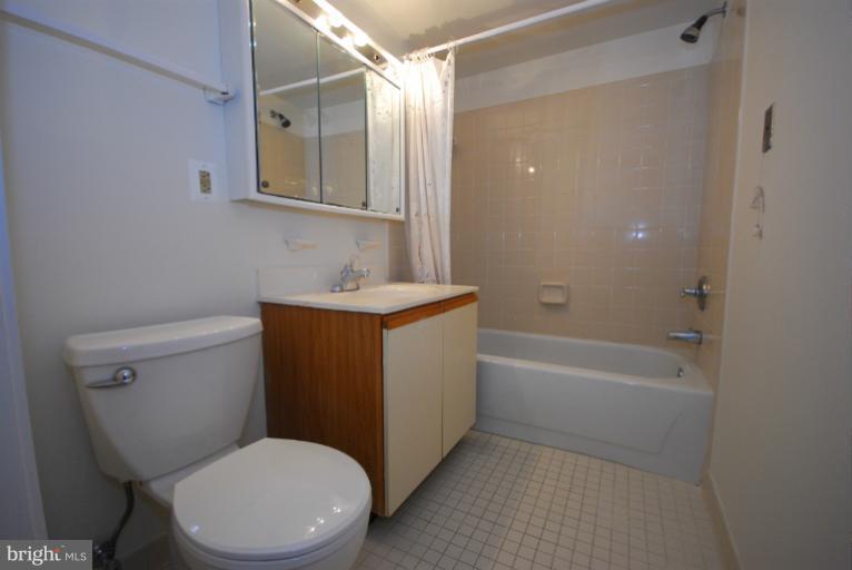 1951 Sagewood Lane, Unit 507 Reston, VA 20191 - Photo 15 of 17 Bath