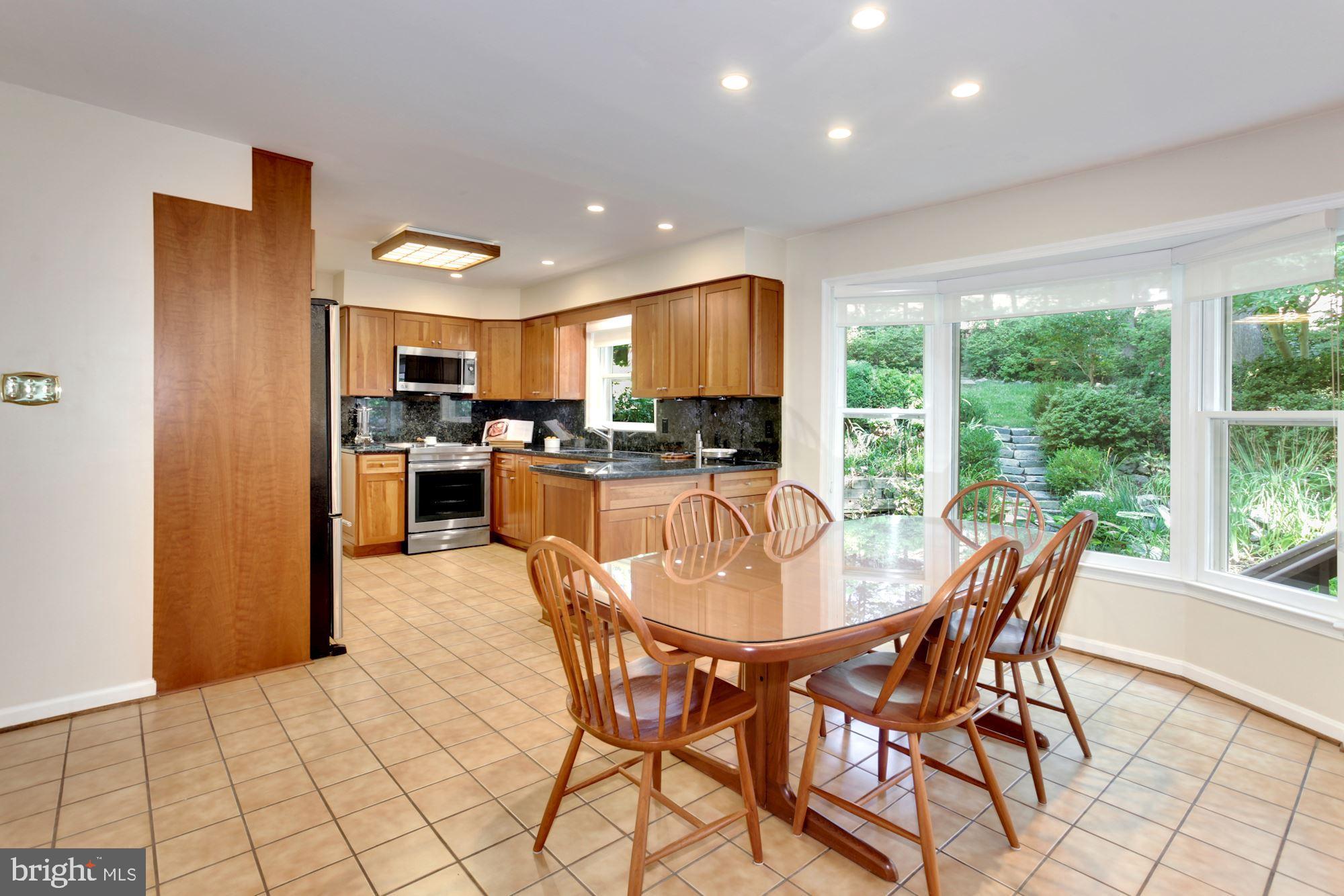 6663 Ridgeway Drive Springfield, VA 22150 - Photo 12 of 49 Main - breakfast nook