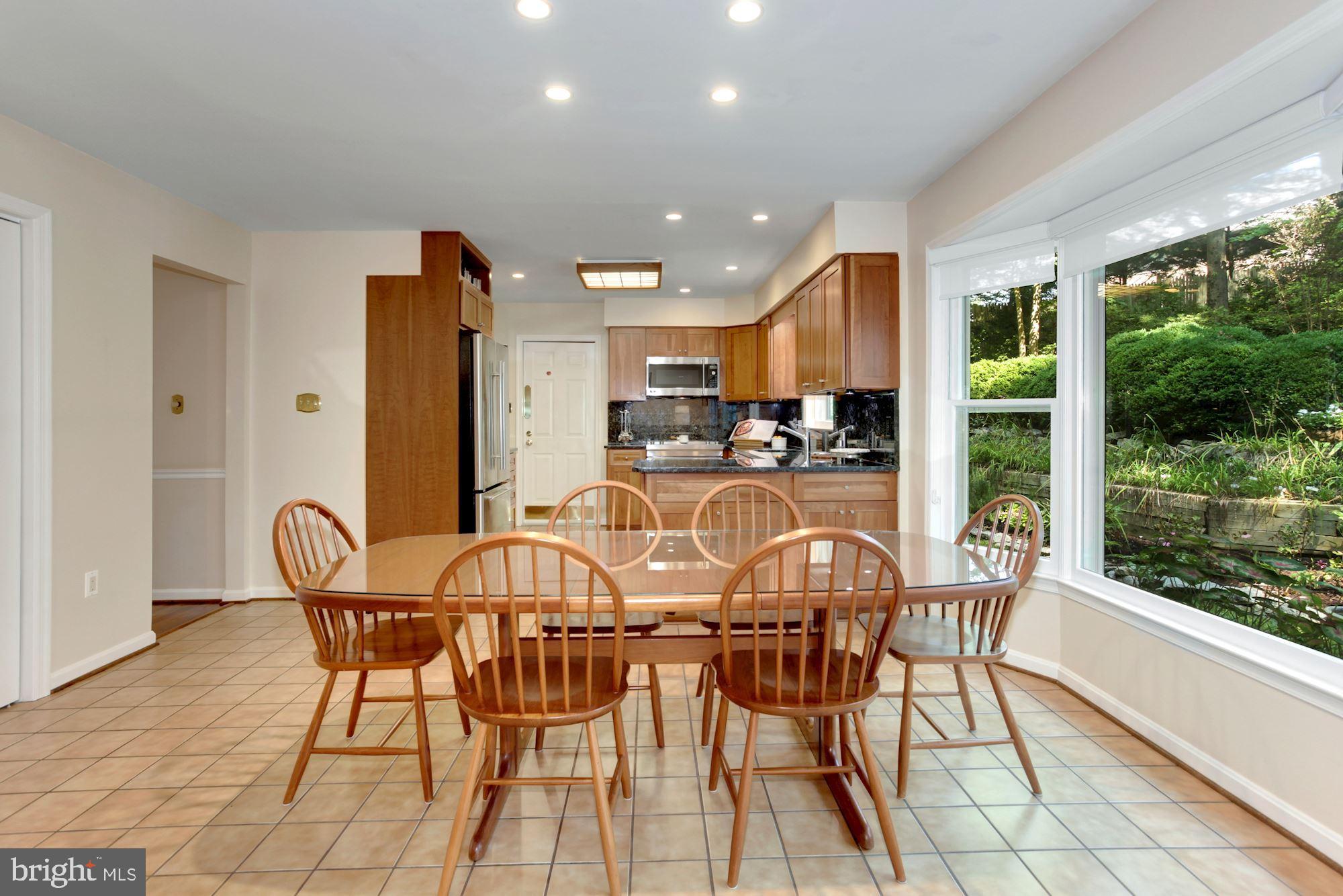 6663 Ridgeway Drive Springfield, VA 22150 - Photo 13 of 49 Main - breakfast nook