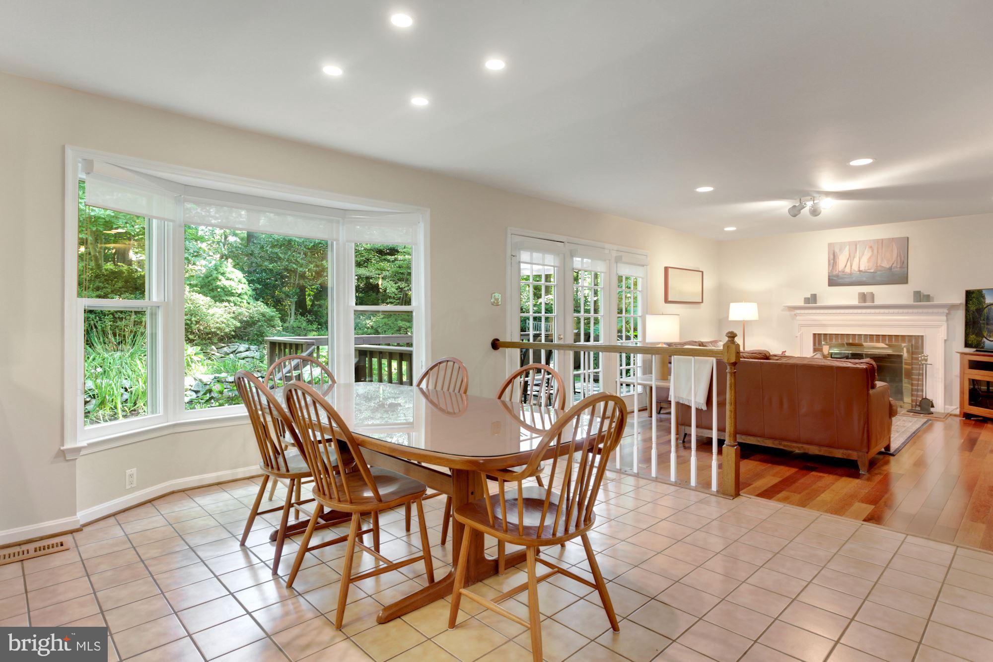 6663 Ridgeway Drive Springfield, VA 22150 - Photo 14 of 49 Main - breakfast nook opens to the family room