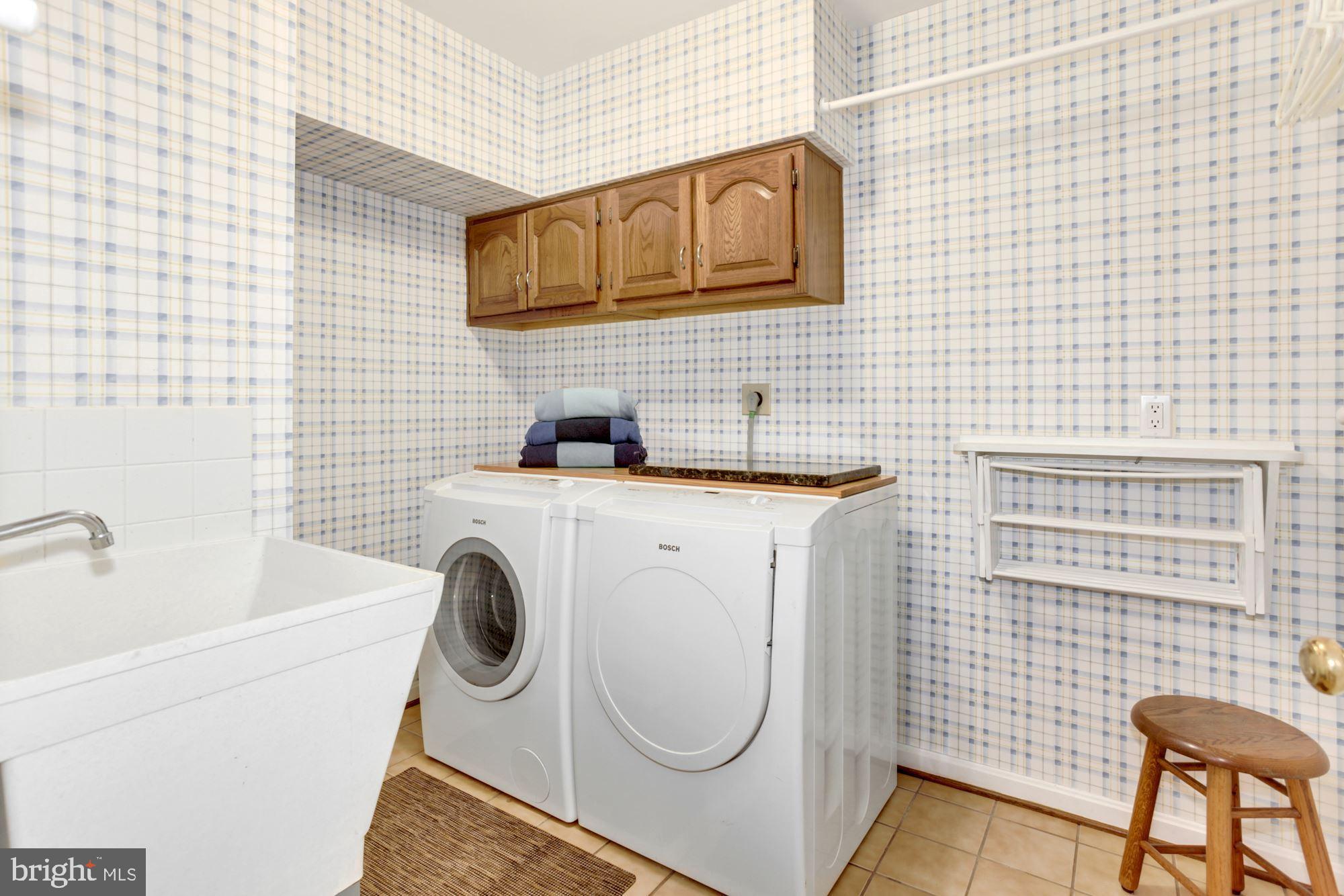 6663 Ridgeway Drive Springfield, VA 22150 - Photo 17 of 49 Main - laundry/mud room off kitchen