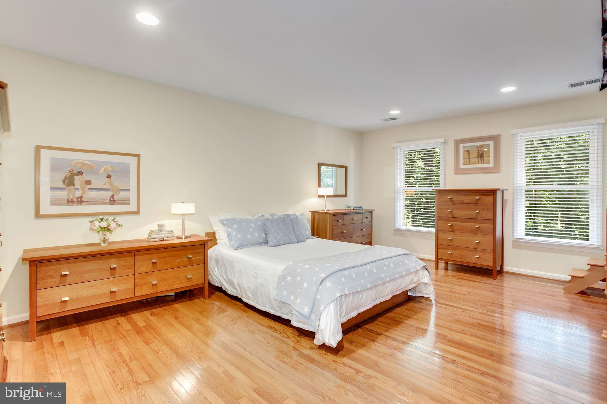 6663 Ridgeway Drive Springfield, VA 22150 - Photo 19 of 49 Upper - primary bedroom