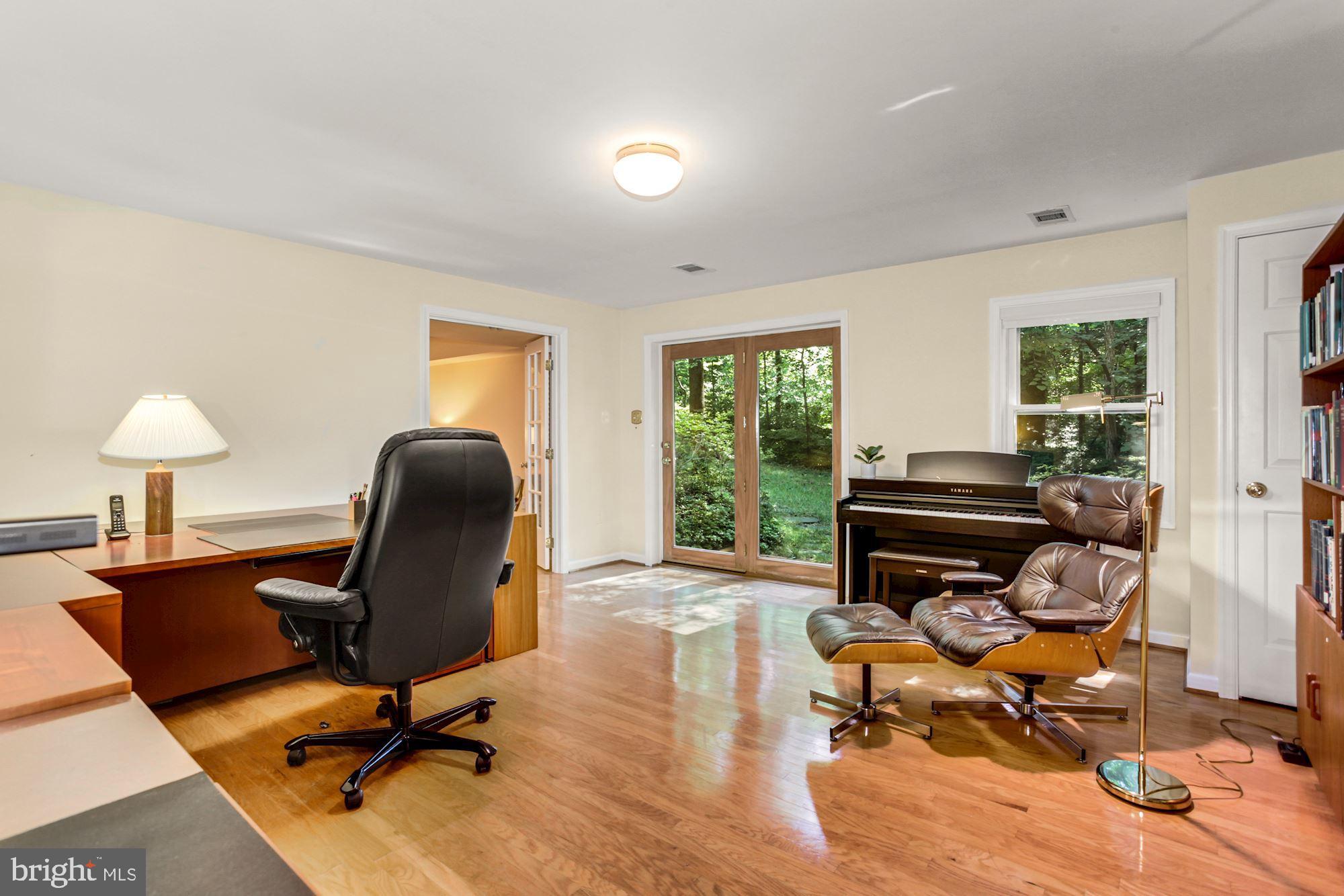 6663 Ridgeway Drive Springfield, VA 22150 - Photo 29 of 49 Lower - Rec room (currently used as a home office)