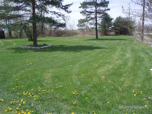 7529 Shea Road Fair Haven, MI 48023 - Photo 3 of 30 31146665-2.JPG