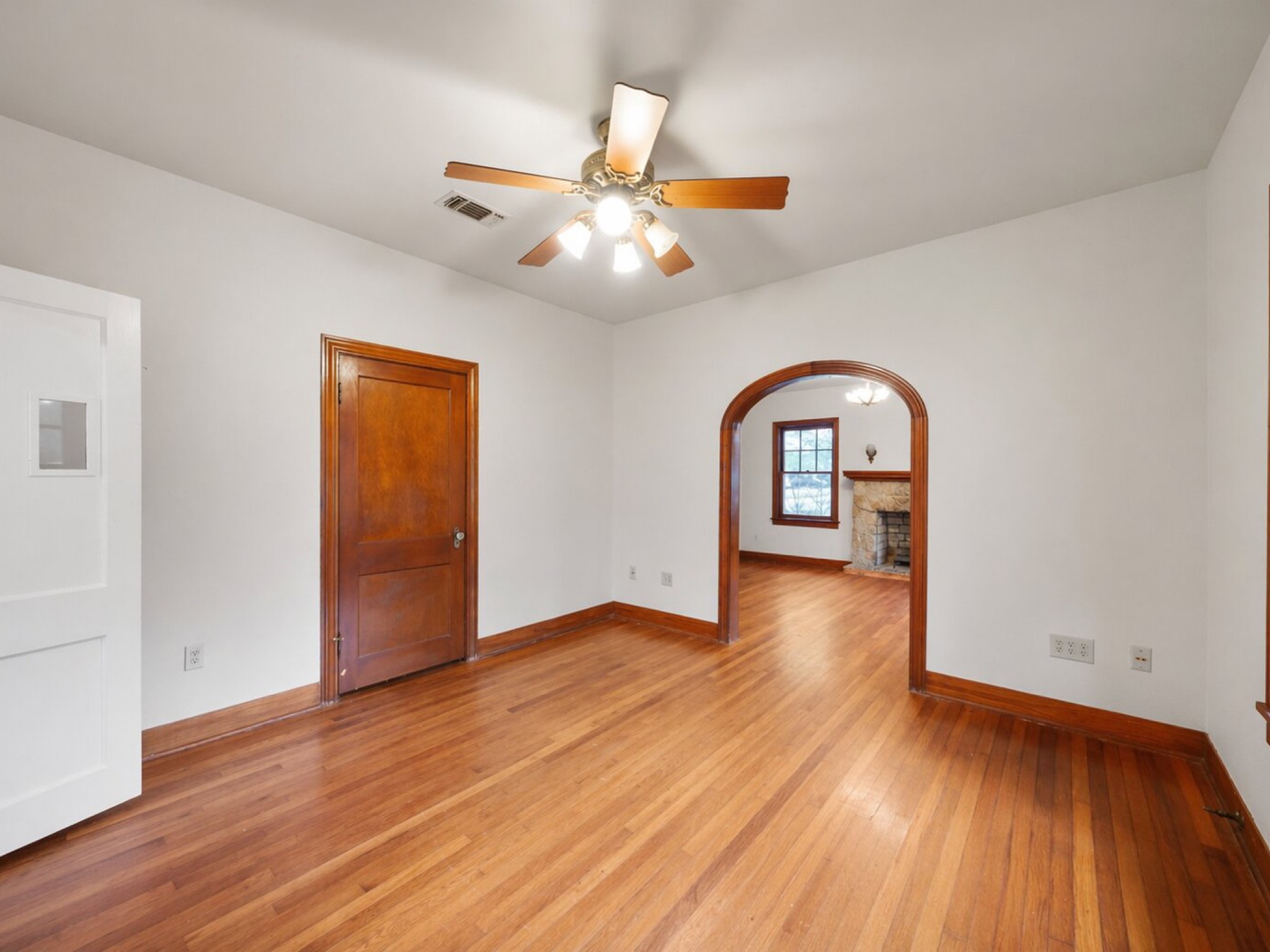 229 East Cedar Street Angleton, TX 77515 - Photo 6 of 22